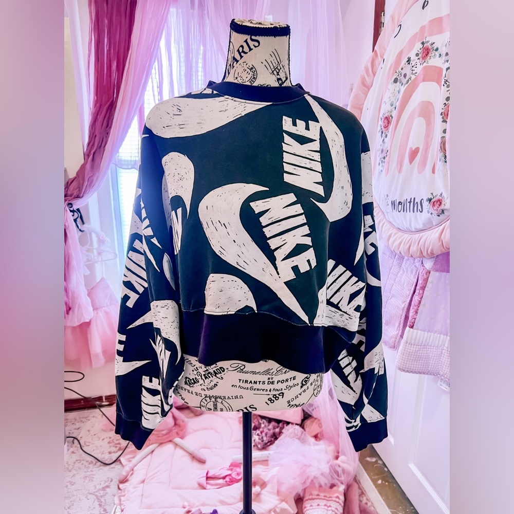 Nike Black and White Graphic Sweatshirt